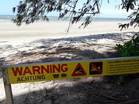 Op alle stranden grote waarschuwingsborden