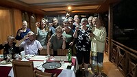 Groep aan de rum, foto voor Aditye