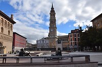 Plaza del Seo met het beeld van Goya