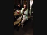 Toen ging Pien de Didgeridoo uitproberen