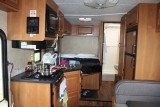 Binnen in de camper