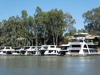 Houseboats for hire