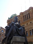 Queen Victoria voor Queen  Victoria Building