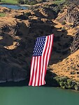 De Amerikaanse vlag boven de Snake River.