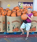 Zulke grote pompoenen zie je in Nederland niet.