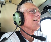 Jan in de helikopter.