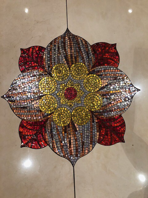 Mozaïek in de vloer van hotel Sahara.