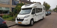 Camper voor de deur