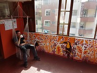 Relaxen op het dakterras van ons hostel
