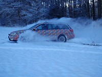 Auto testen in de sneeuw