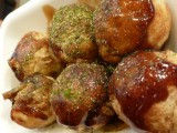 Octopus filled Wheatballs... Osaka Speciality we have been told... lekker :)