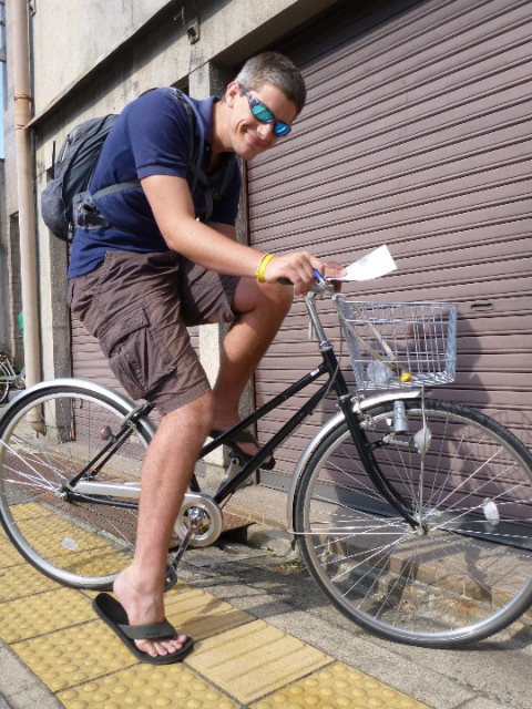 Renting (monkey) bikes.... Again far to small for me :D