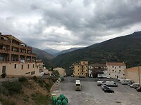 Zicht op besneeuwde Sierra Nevada