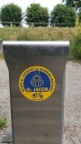 Een sticker van Stichting Santiago de Compostela in Haarlem