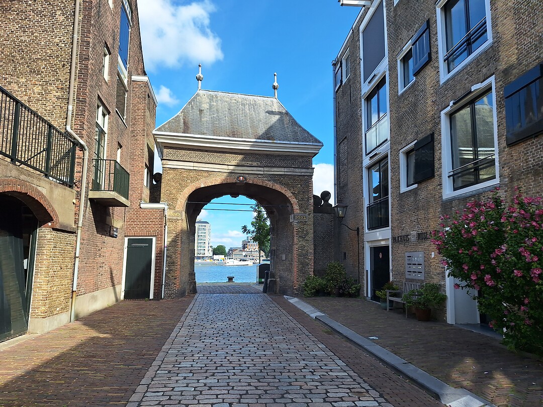 Poort richting de Oude Maas