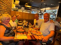 Gezellig uit eten met de 'schapenkoppen'