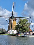 Uitzicht op de molen bij Jachthaven Fort Marina