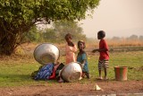 De afwas op enkele meters van nijlpaarden