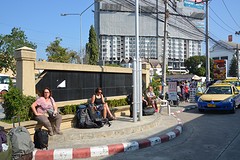 Wachten op bus naar Chiang Rai