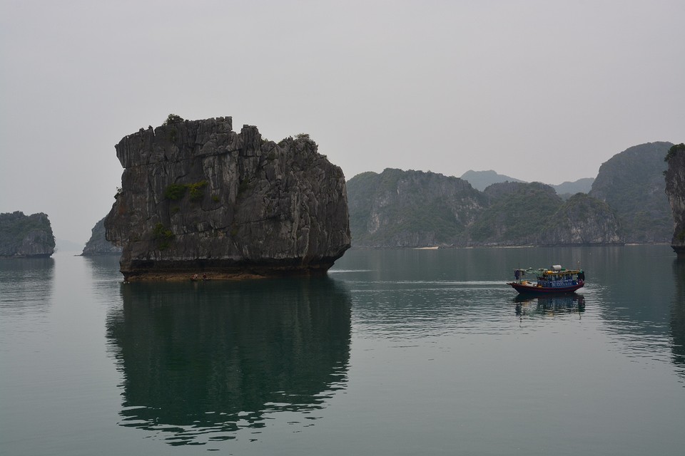 Bai Tu Long Bay