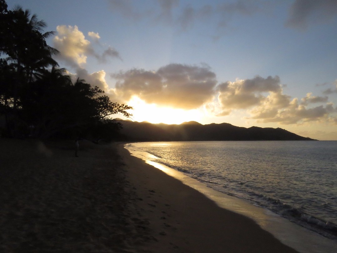 Sunset op Mission Beach Horseshoe Bay