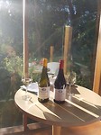 We sluiten deze vakantie af met een paar flesjes plaatselijke wijn. Morgen weer naar huis.