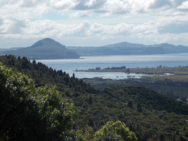 lake toupu