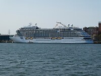 P1028242