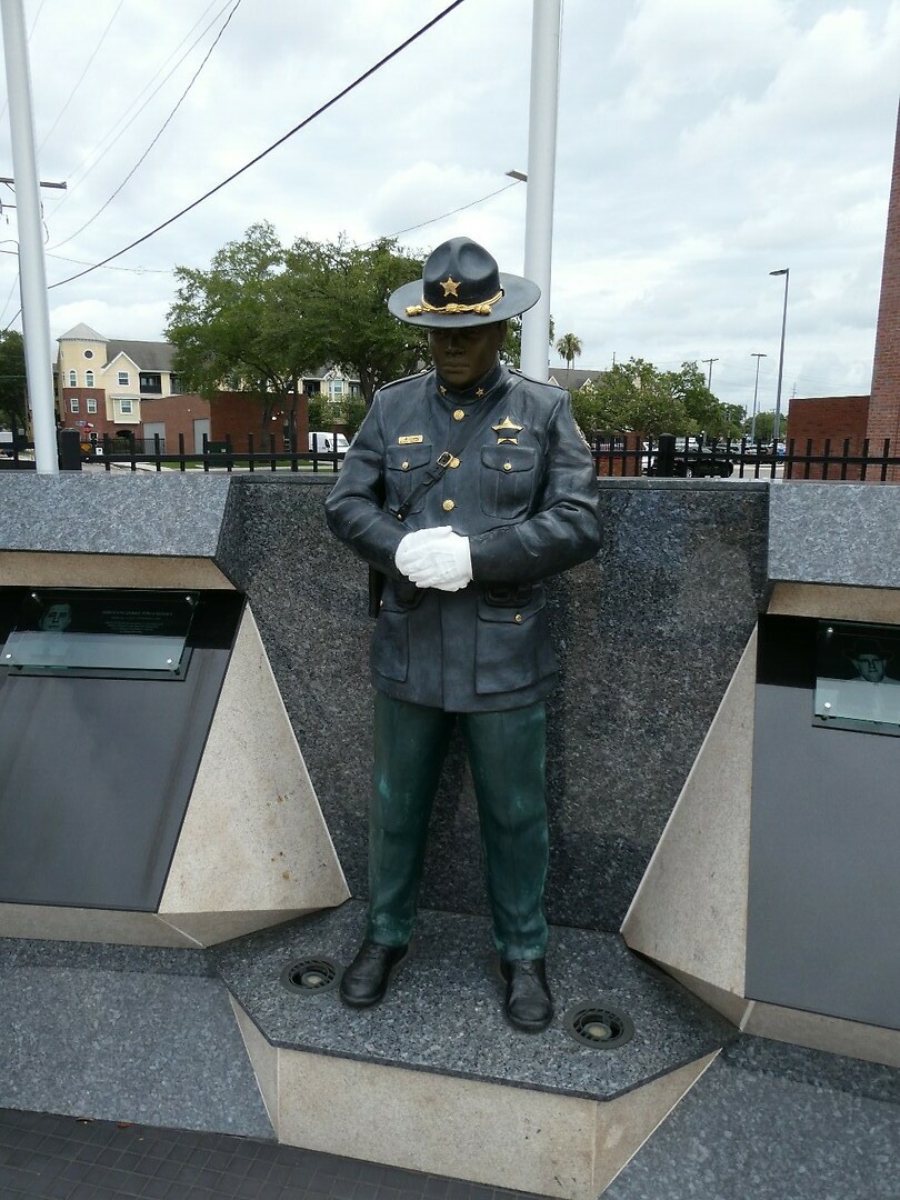 P1006093