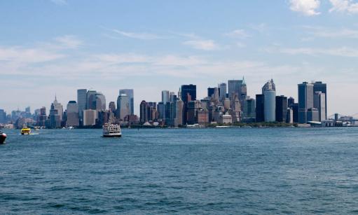 Uitzicht vanaf de boot op Lower Manhatten