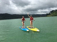 Pedal boarden op Lake Arenal