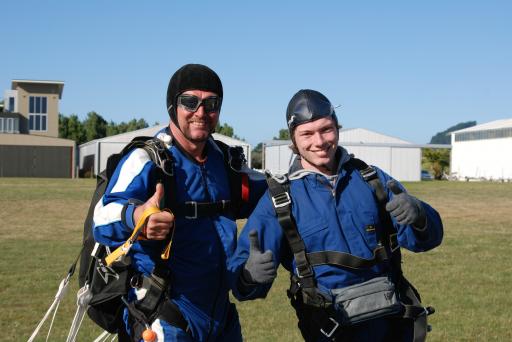 Skydiving, met Mac