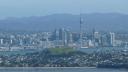 Uitzicht op Auckland (met wat zoom, vanaf de top)