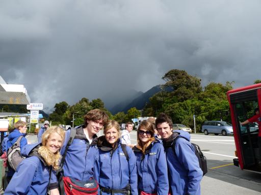 Met de groep voor vertrek