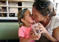 2 vrouwen, 1 milkshake