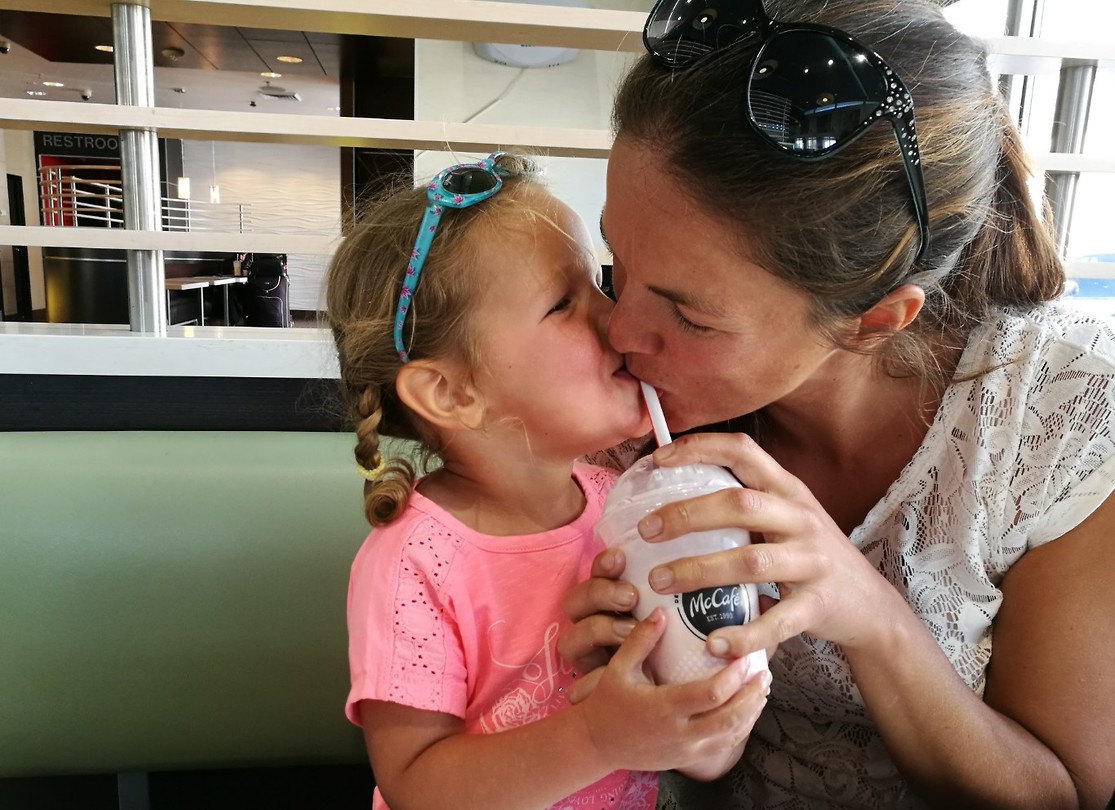 2 vrouwen, 1 milkshake