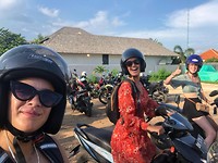 Op de scooter