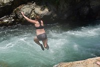 Jump in het water