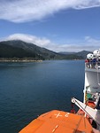 Uitzicht vanaf de Ferry tussen het noorder en zuidereiland