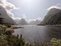 Milford sound, heel zeldzaam met zon. Het regent hier bijna altijd