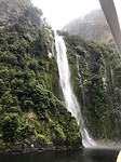 Deze waterval zou je kunnen herkennen uit de lord of the rings films!
