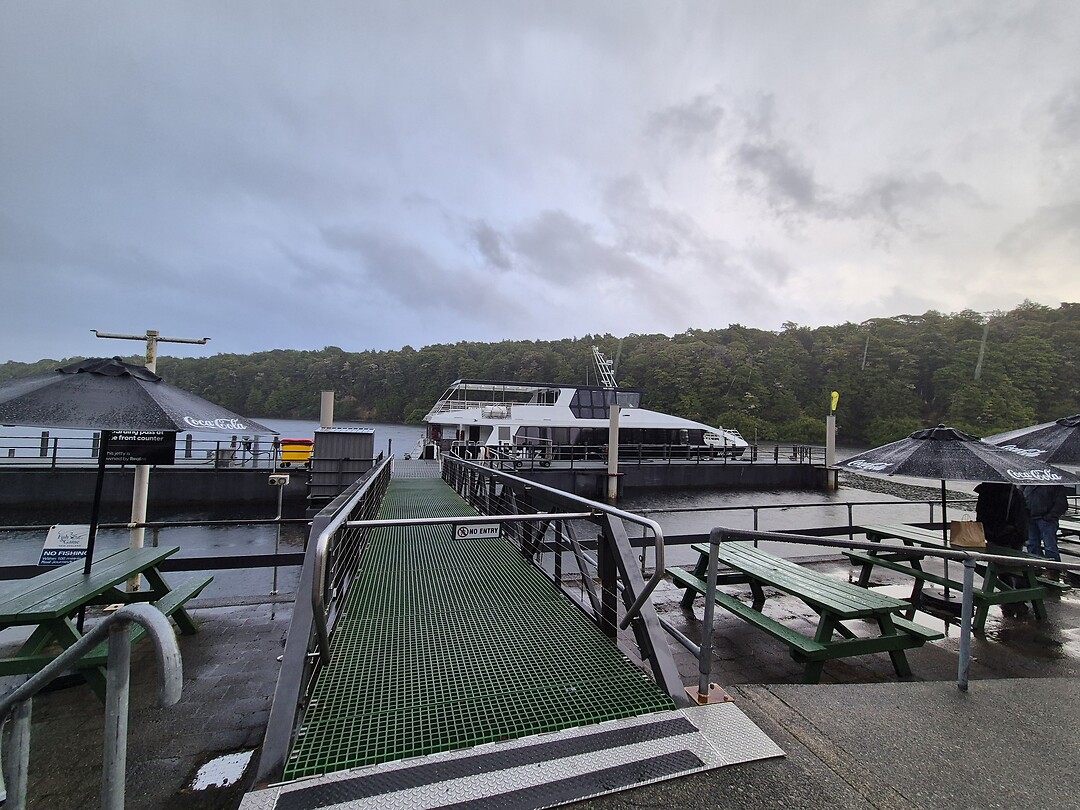 De boot voor overtocht Lake Manapouri