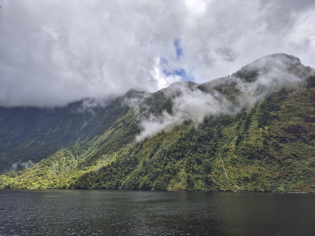 Bergen in de wolken