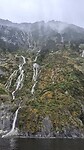 Watervallen bij cruise Milford Sound