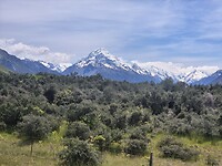 Besneeuwde bergtoppen