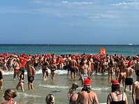 Alle oranje mutsen het water in