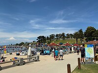 Zwembad bij waterfront