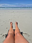 Strand stoeltje mee en voetjes op de koelbox