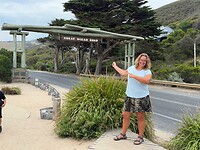 Marjolijn bij de Great Ocean Road poort