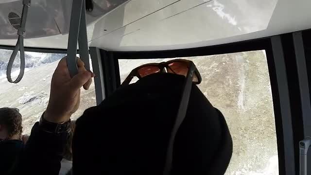 vanuit de 360 graden draaiende cabinelift (Monte Bianco juni 2017)